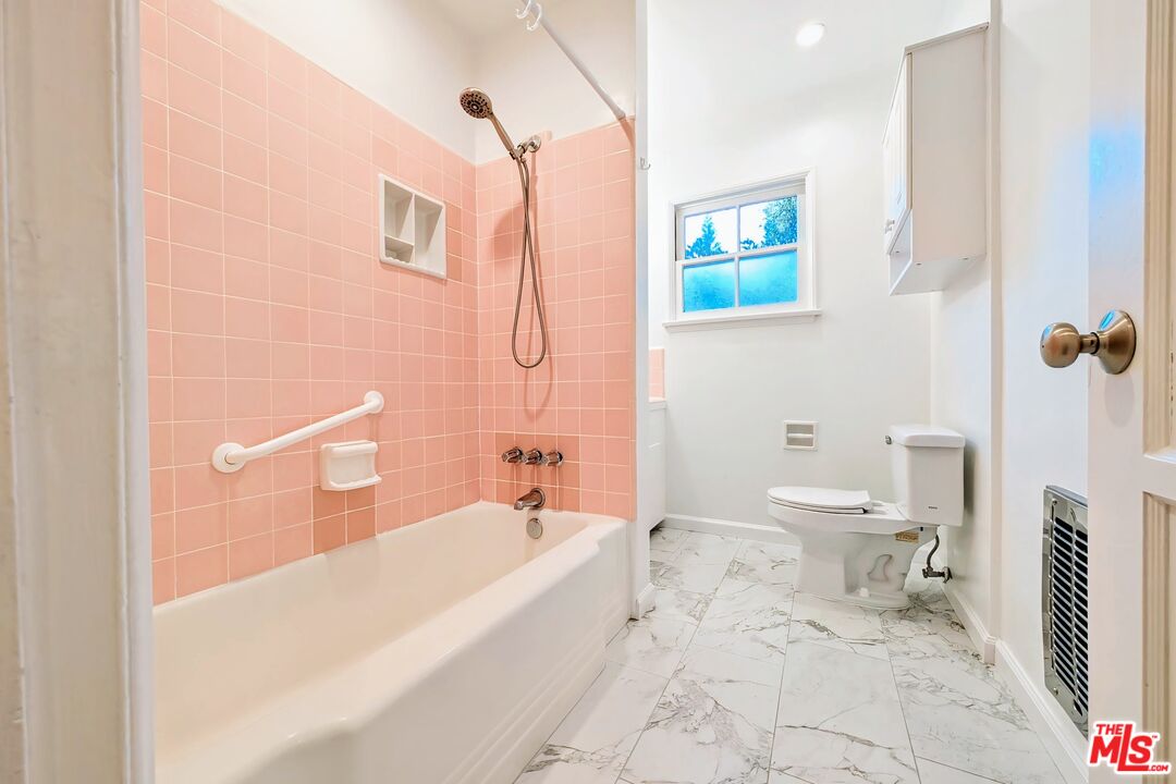 2121 Montana Ave Unit: 2