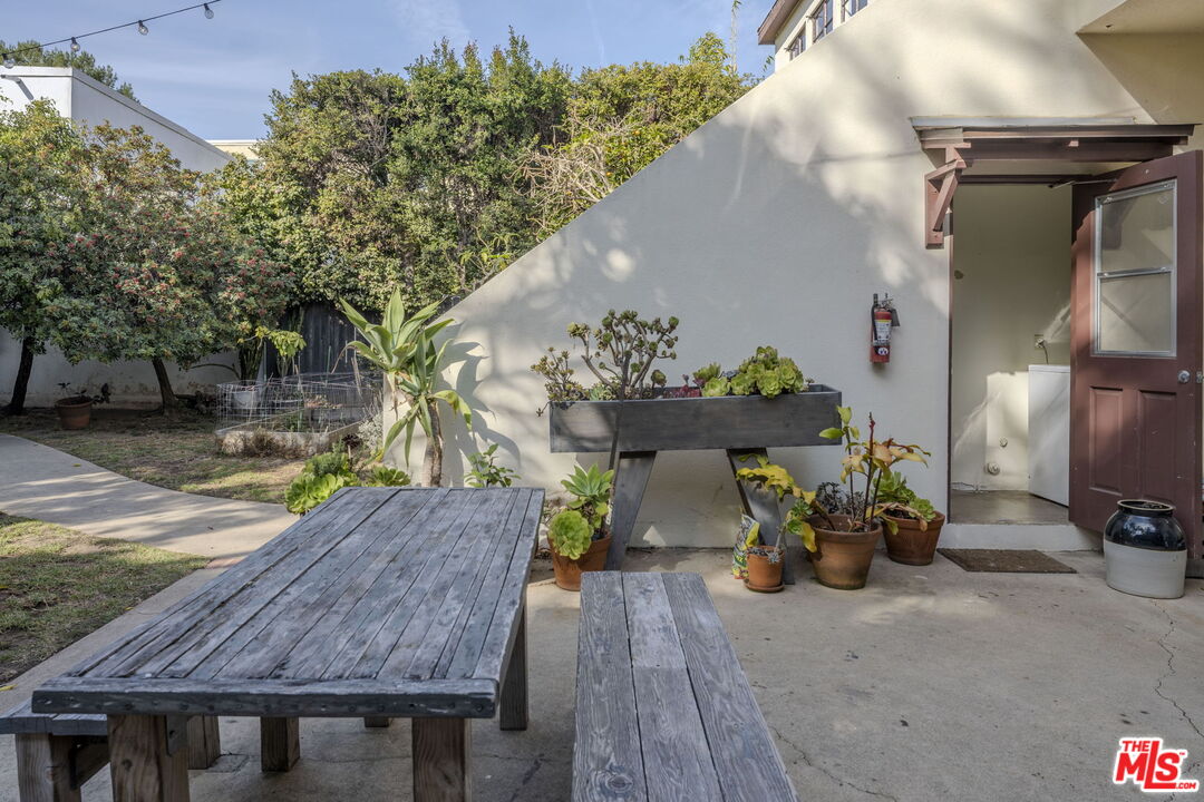 947 17th St Unit: E
