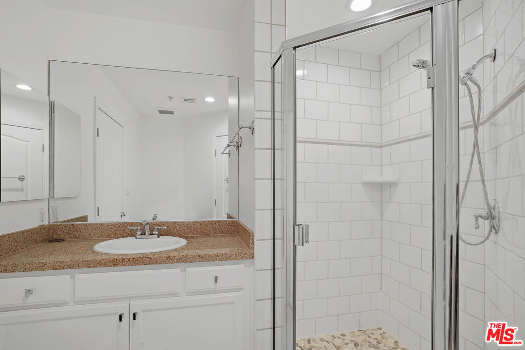 11961 Montana Ave Unit: 304