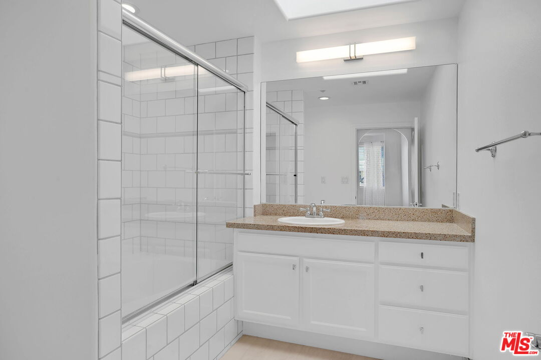 11961 Montana Ave Unit: 304