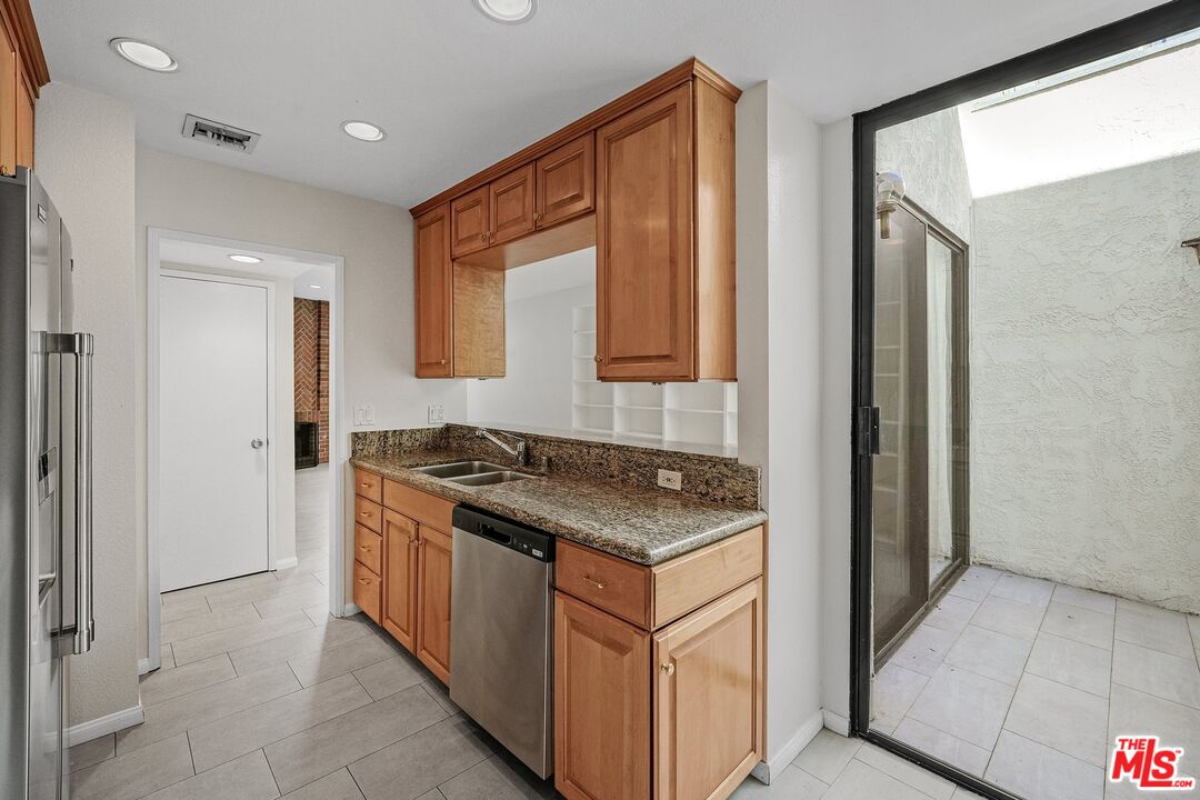 1429 26th St Unit: 14