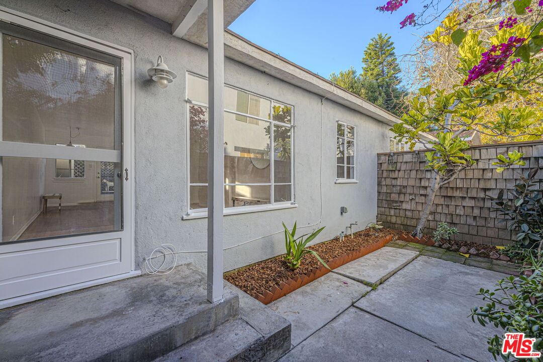 1941 Euclid St Unit: 3