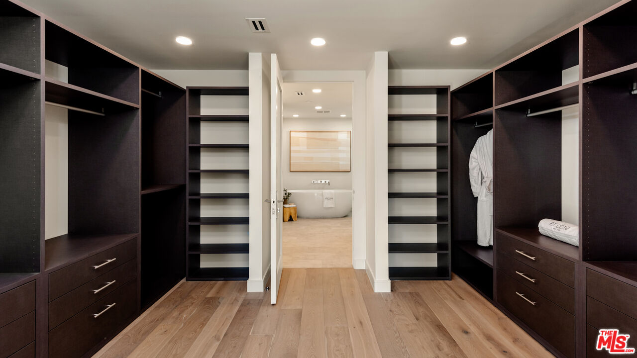505 S Barrington Ave Unit: 210
