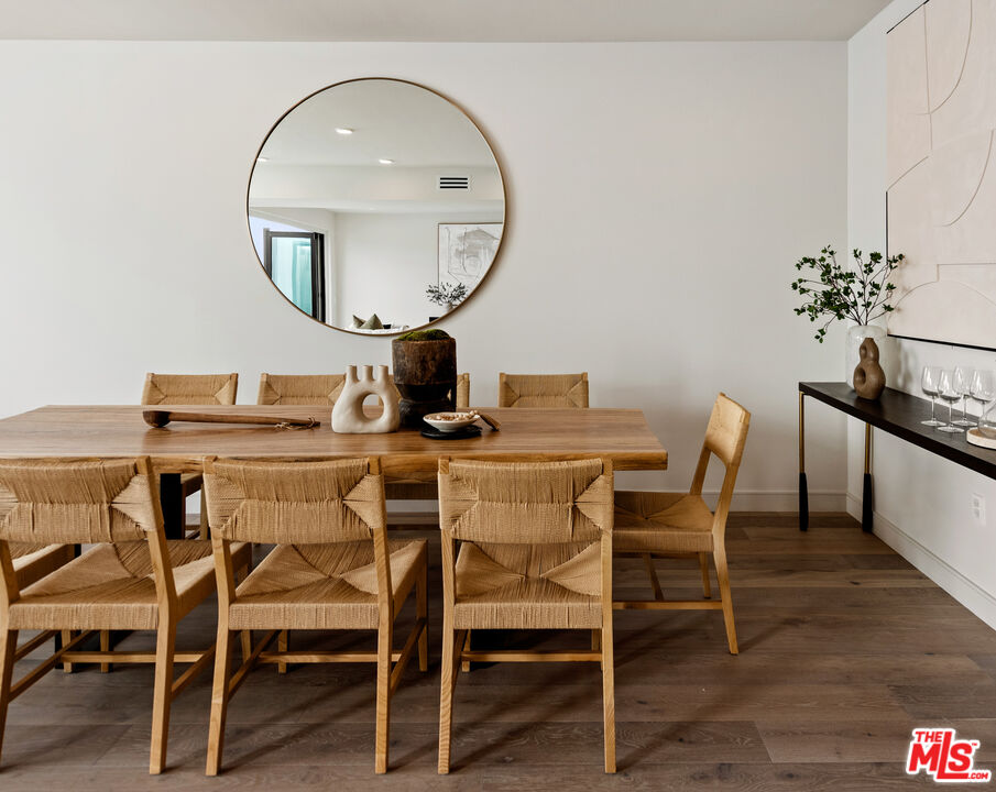505 S Barrington Ave Unit: 210