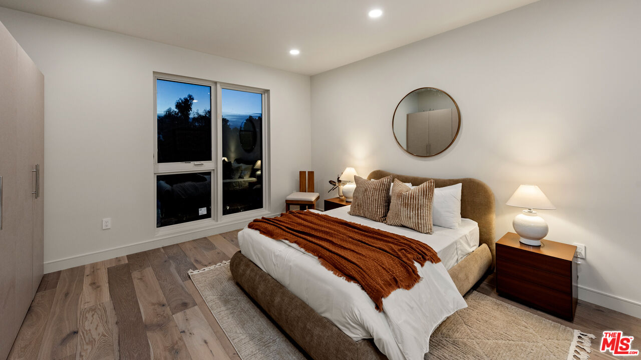 505 S Barrington Ave Unit: 210