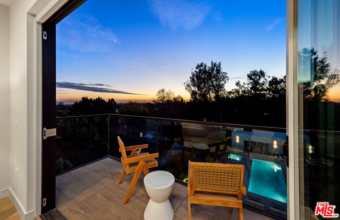 505 S Barrington Ave Unit: 210