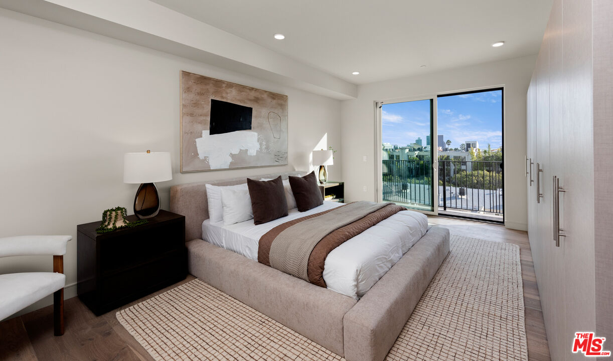 505 S Barrington Ave Unit: 210