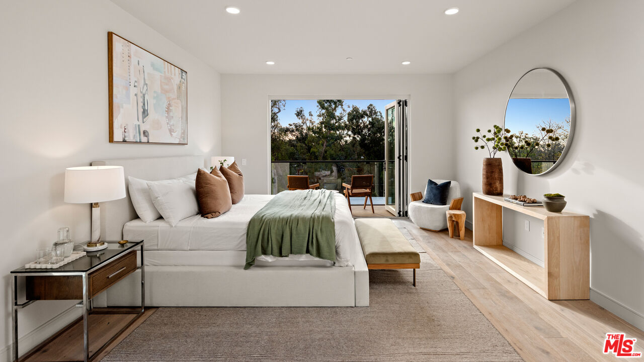 505 S Barrington Ave Unit: 210