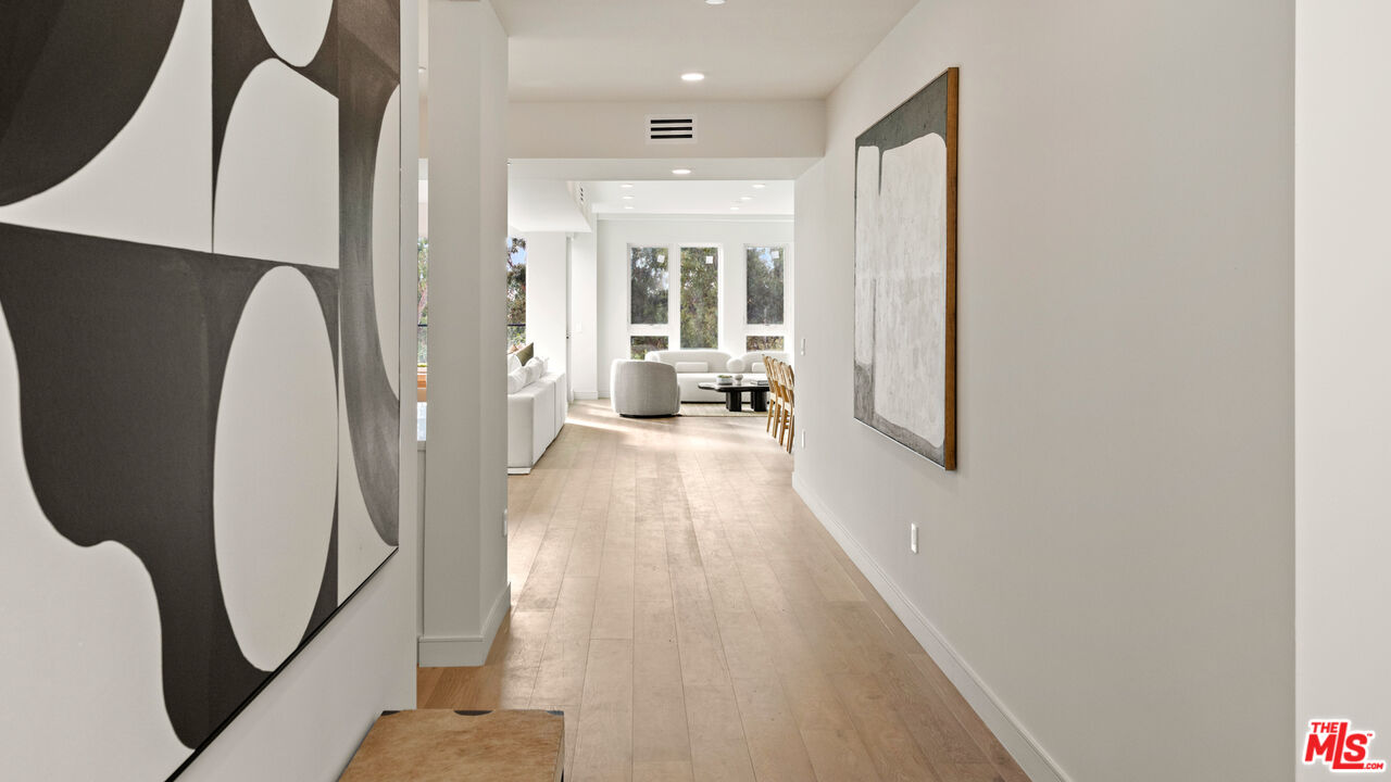 505 S Barrington Ave Unit: 210