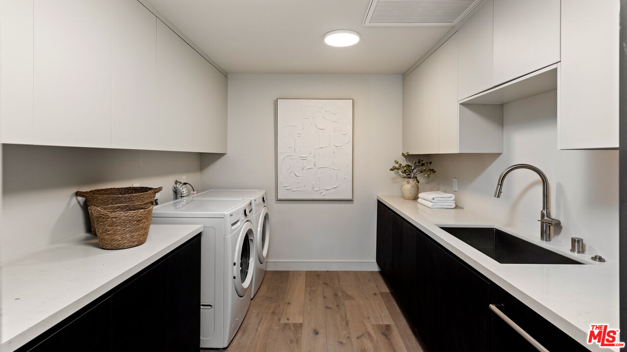 505 S Barrington Ave Unit: 210