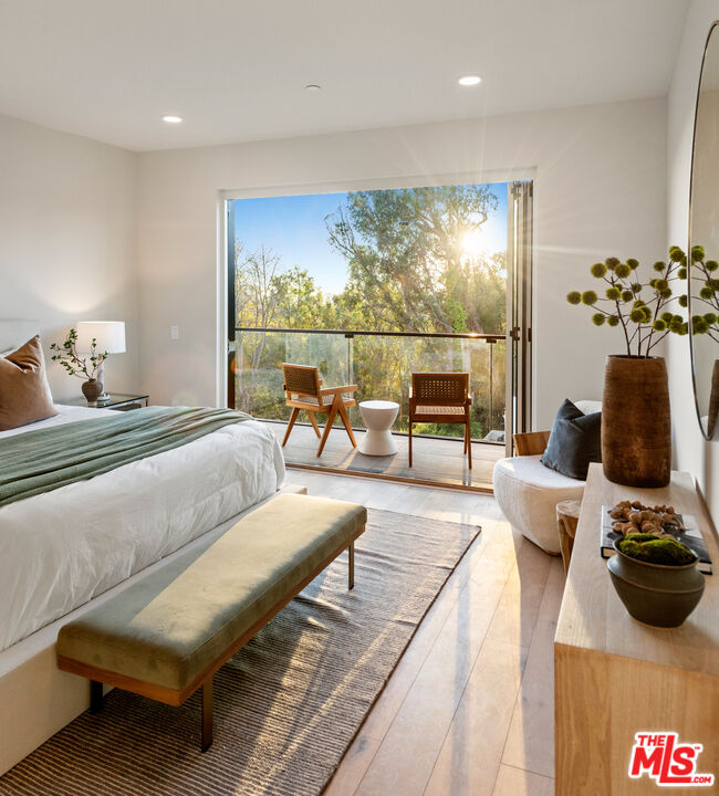 505 S Barrington Ave Unit: 210