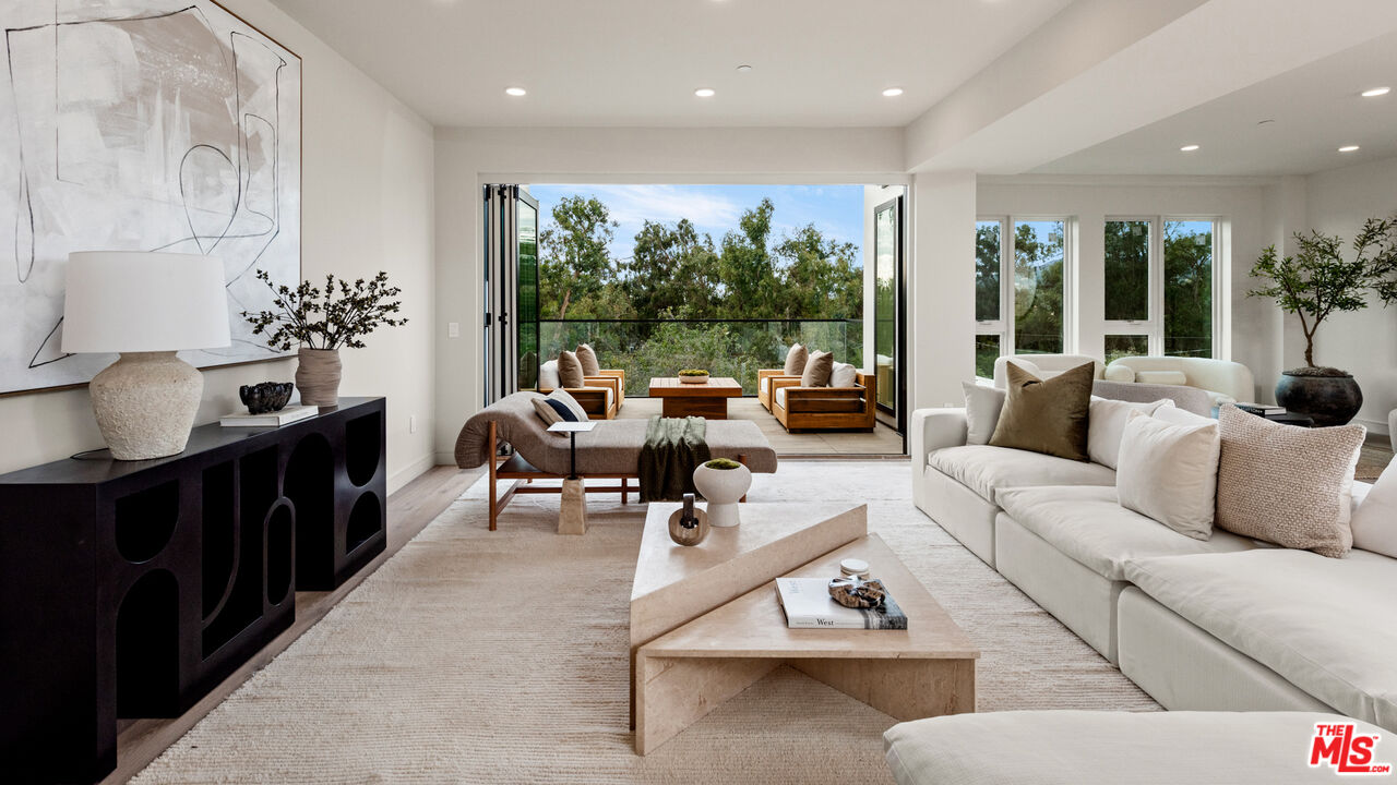 505 S Barrington Ave Unit: 210