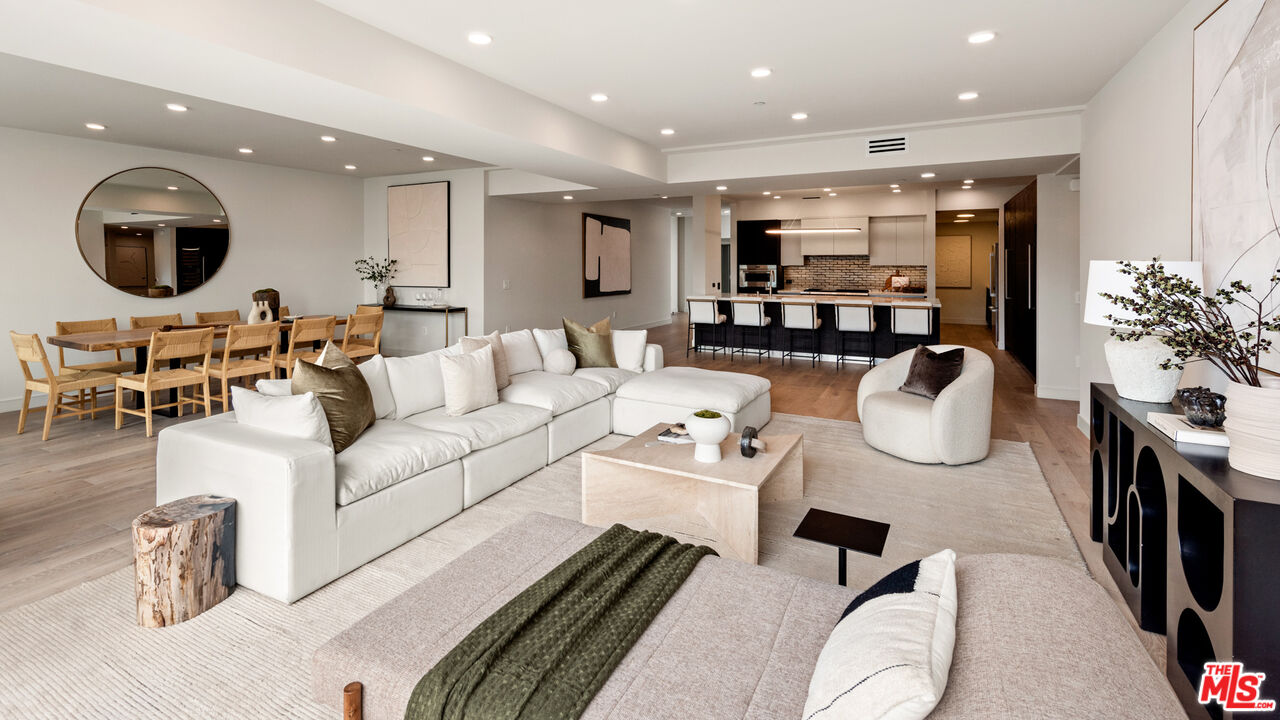 505 S Barrington Ave Unit: 210