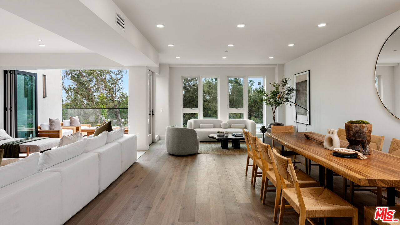 505 S Barrington Ave Unit: 210