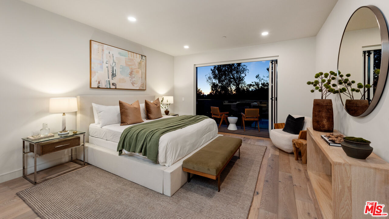 505 S Barrington Ave Unit: 210