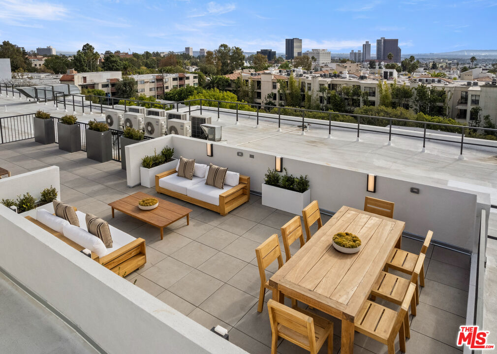 505 S Barrington Ave Unit: 210