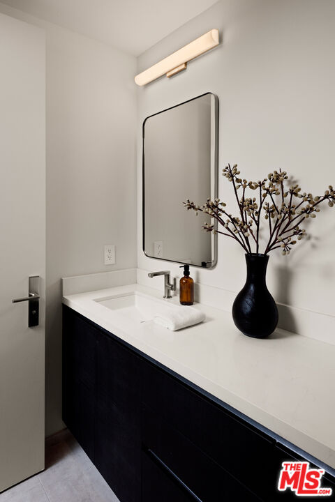 505 S Barrington Ave Unit: 210