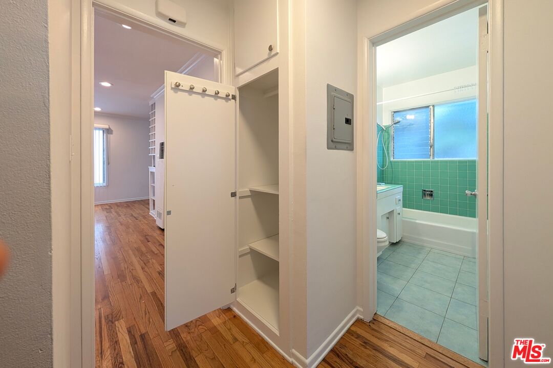 827 Lincoln Blvd Unit: J