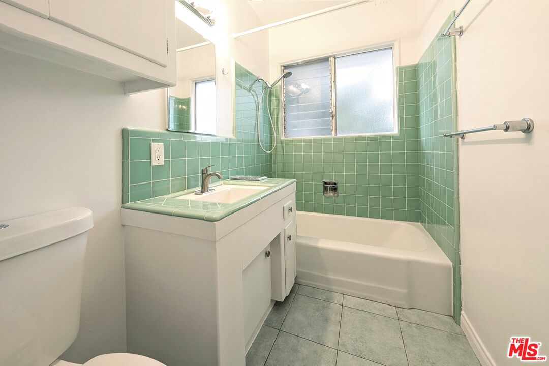 827 Lincoln Blvd Unit: J