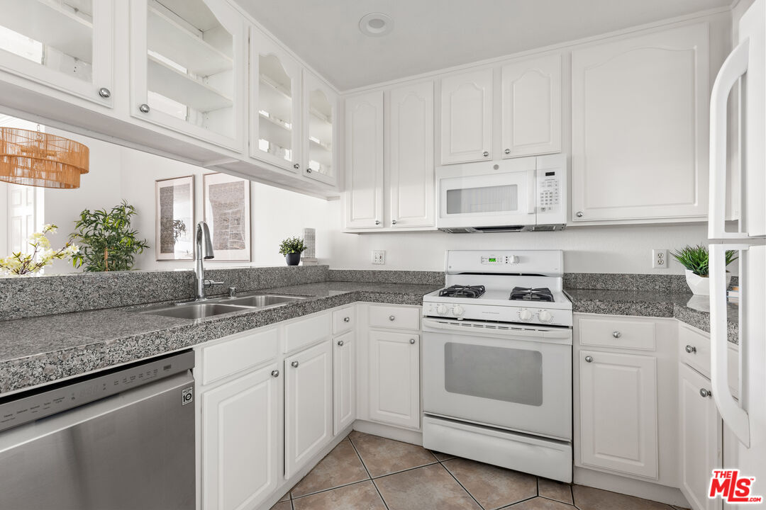 11535 Rochester Ave Unit: 402