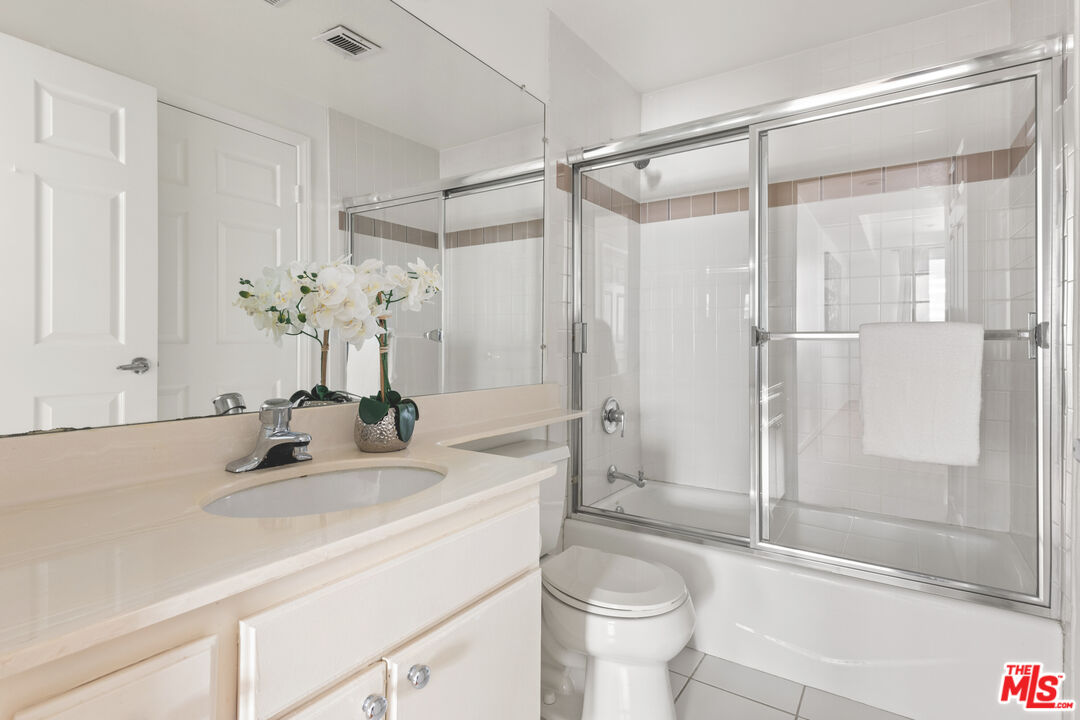 11535 Rochester Ave Unit: 402