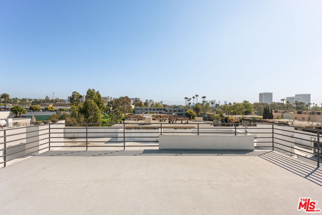 11535 Rochester Ave Unit: 402