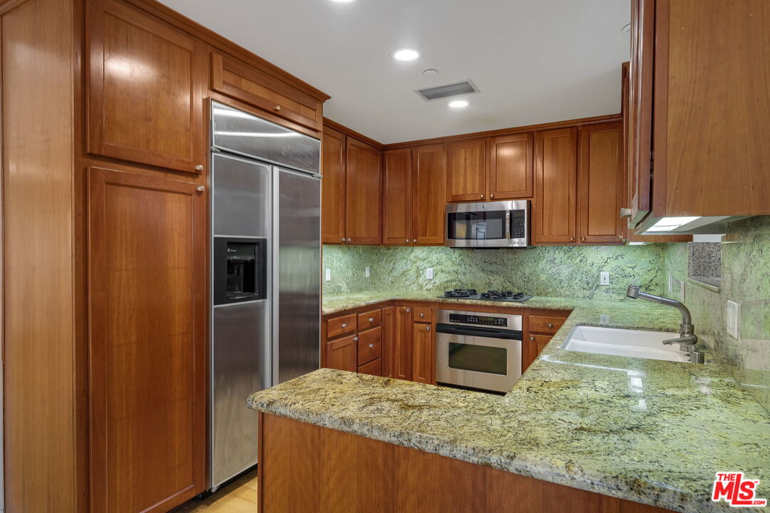 838 17TH ST Unit: 101
