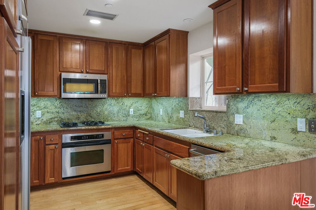838 17TH ST Unit: 101