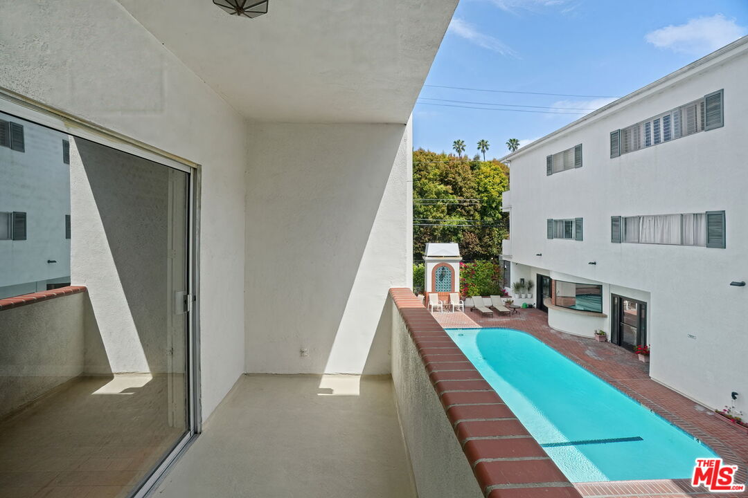 521 Montana Ave Unit: 205