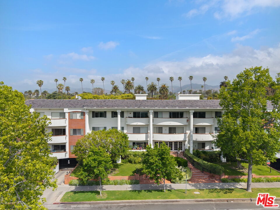 521 Montana Ave Unit: 205