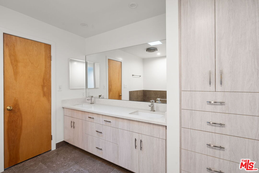 11755 Montana Ave Unit: 308