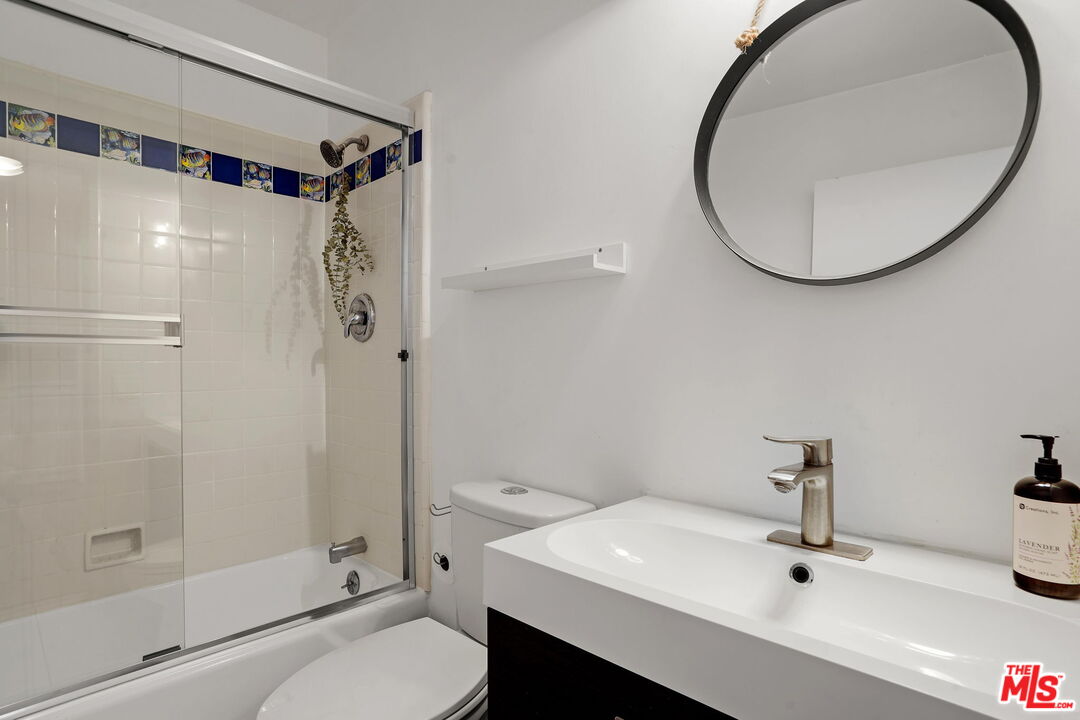 2101 California Ave Unit: 8