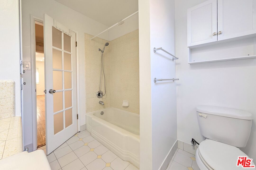 224 Bicknell Ave Unit: B