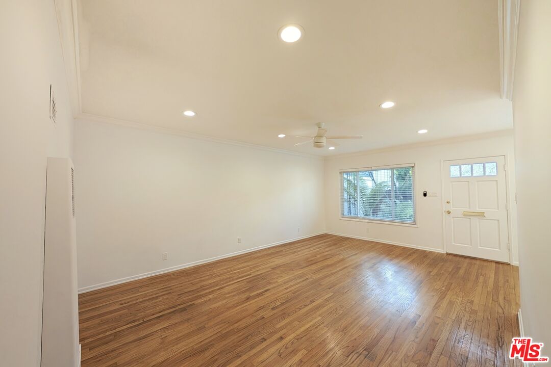 224 Bicknell Ave Unit: B