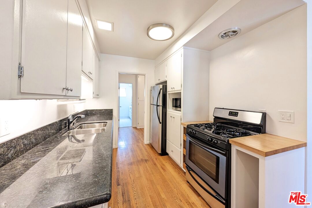 224 Bicknell Ave Unit: B