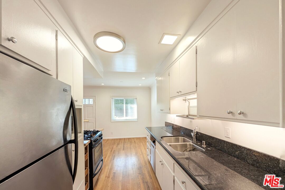 224 Bicknell Ave Unit: B