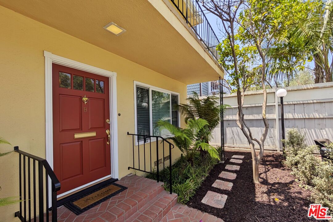 224 Bicknell Ave Unit: B