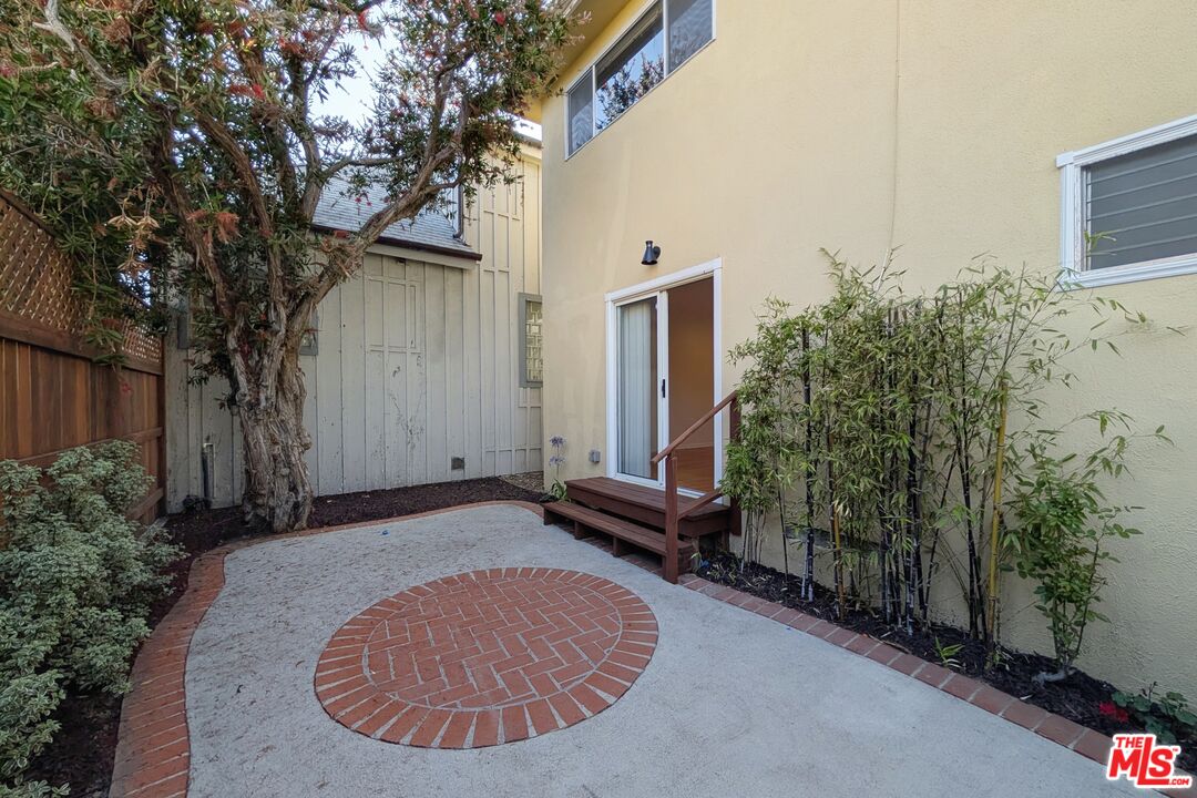 224 Bicknell Ave Unit: B