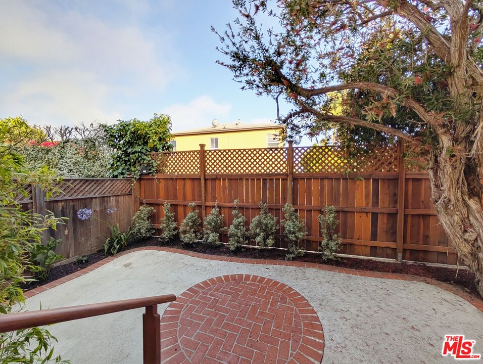 224 Bicknell Ave Unit: B