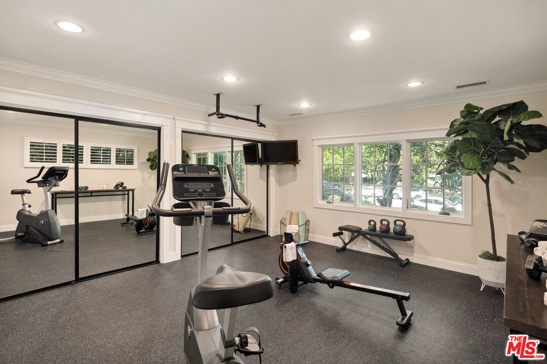415 Palisades Ave