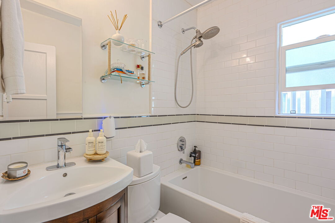 1760 18th St Unit: Apt A