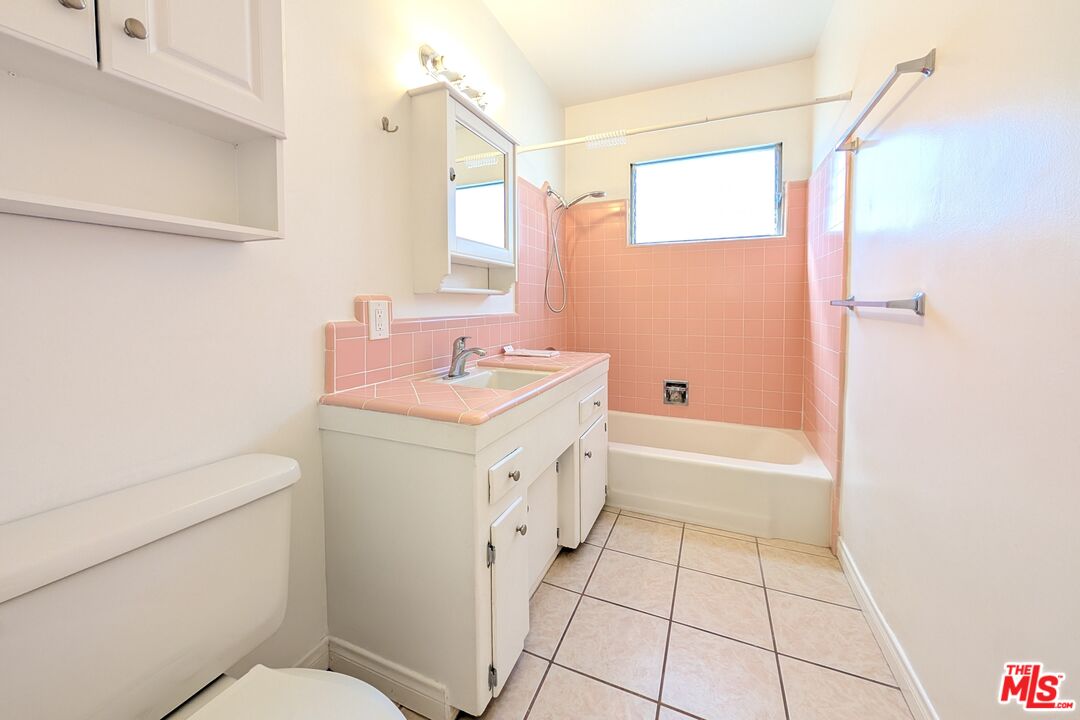 827 Lincoln Blvd Unit: F