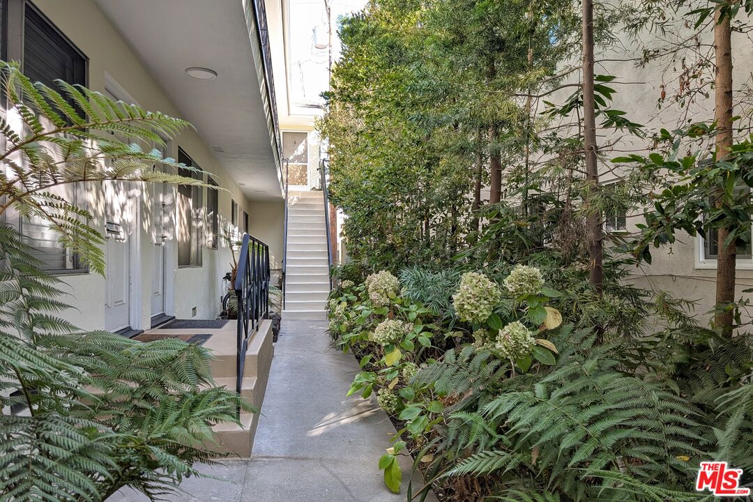 827 Lincoln Blvd Unit: F