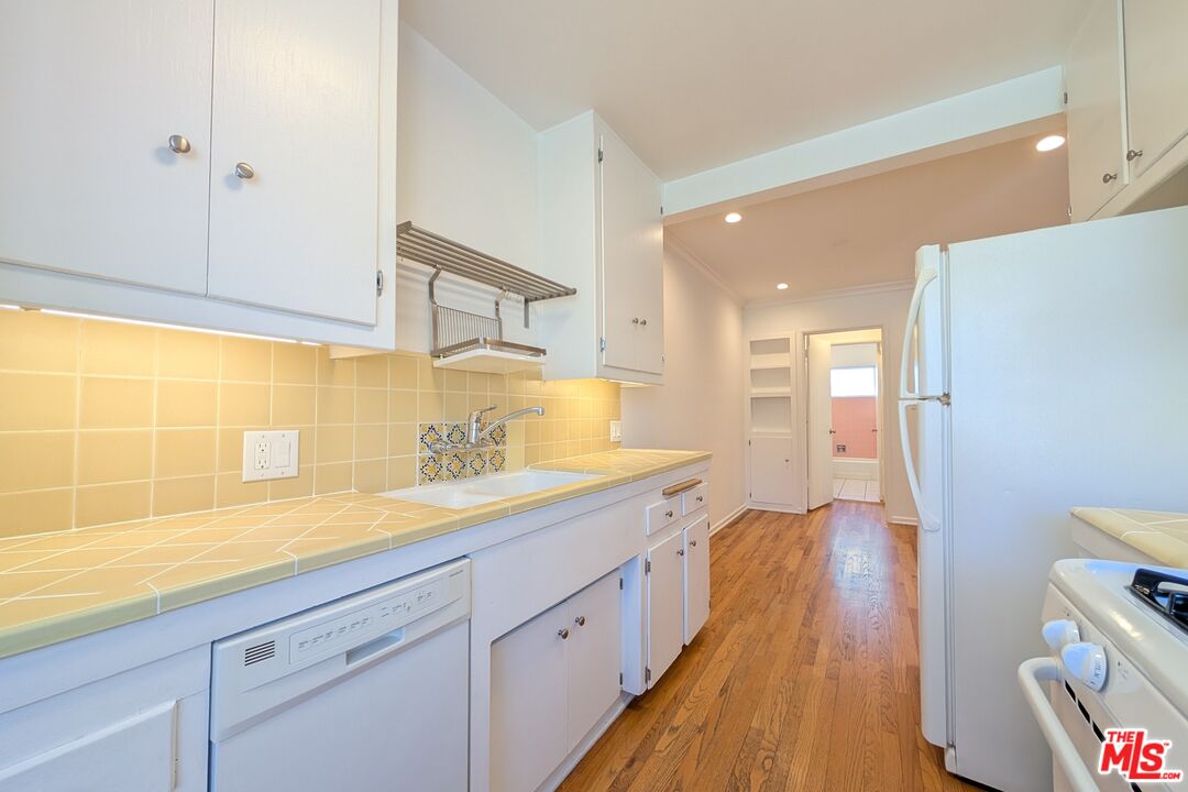 827 Lincoln Blvd Unit: F