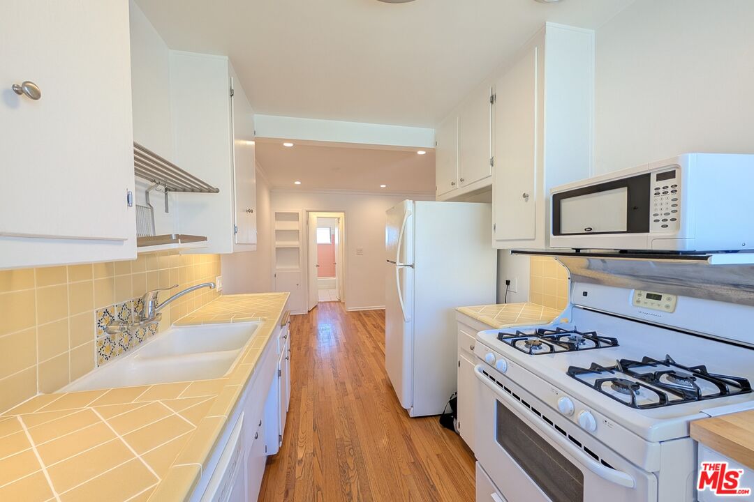 827 Lincoln Blvd Unit: F