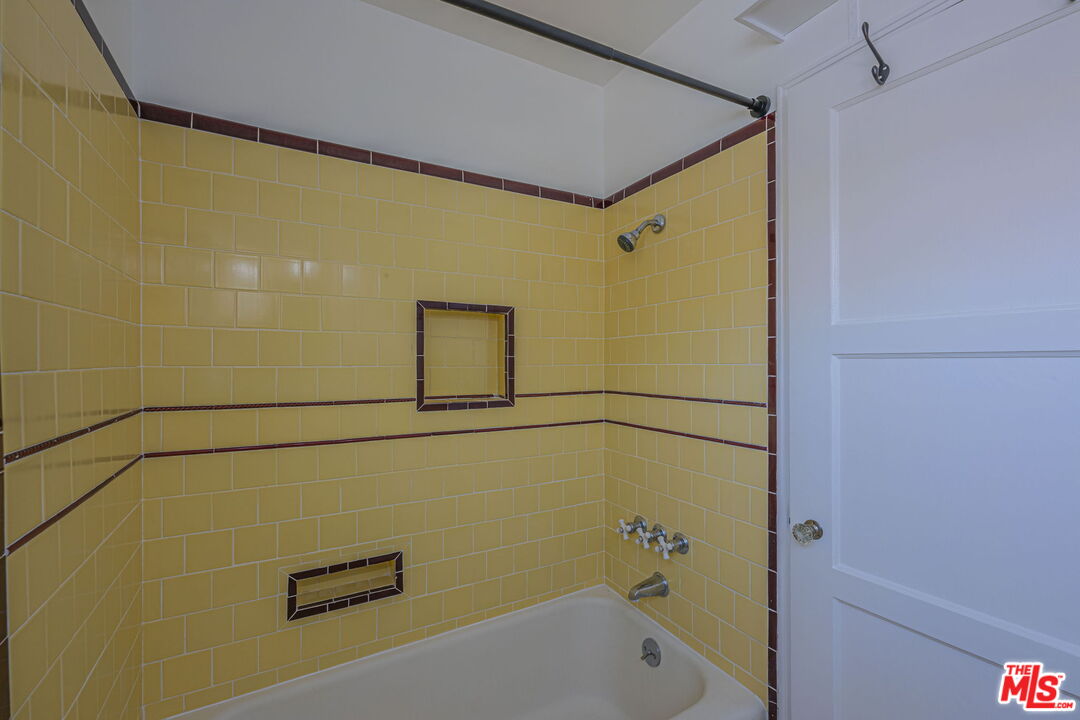 2110 California Ave Unit: B
