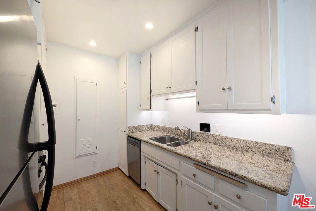 1037 Euclid St Unit: B