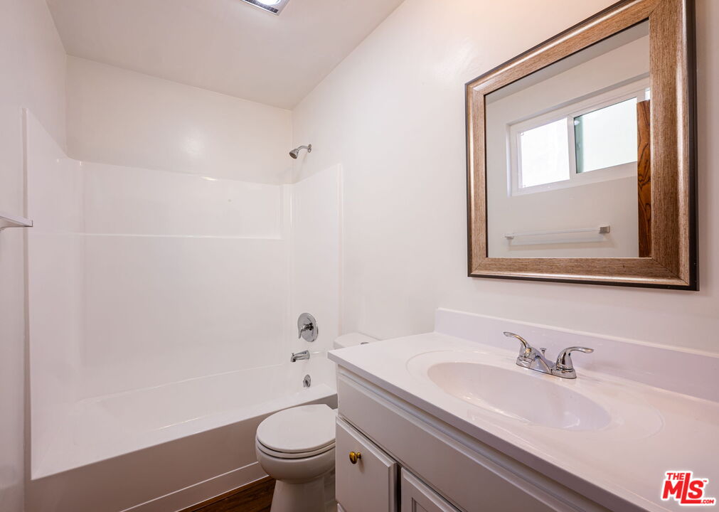 1246 Euclid St Unit: 5