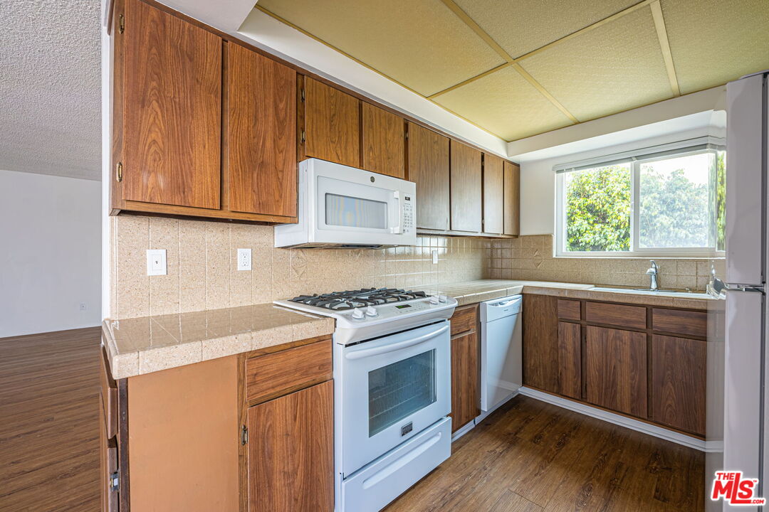 1246 Euclid St Unit: 5