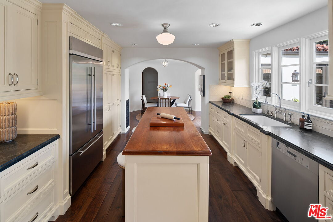 1308 San Vicente Blvd